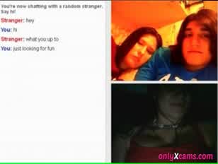 Couple ayant de la joie sur omegle
